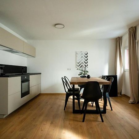 Oldtown Studio Apartment With 2 Bathrooms Дюссельдорф Экстерьер фото